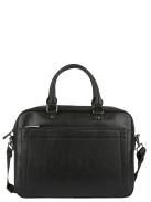 Image of Cette serviette David Jones en matière synthétique façon cuir sera parfaite pour le travail. Son intérieur doublé est équipé de 2 poches dont une pour un téléphone et d'un compartiment pour tablette ou PC 11'.- Taille compartiment PC : L30 x H21 x E01 cm.