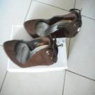 Image of Chaussures escarpins Belle Women Escarpins marrons nubuck, talon argenté, avec petits laçets au d