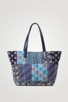 Image of Original avec son jeu de textures et ses broderies de plusieurs matières qui se mélangent sur le patch boho de ce shopping Desigual. Le compartiment central à grande capacité peut contenir un classeur A4 et dispose de grandes anses.<br>L'intérieur doublé