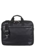 Image of Serviette matelassée, idéale pour un PC allant jusqu'à 17'. En effet, vous ajusterez la taille selon votre besoin, en déplaçant un renfort scratché. Elle dispose, également de trois emplacements pour stylo, d'une poche plaquée, de deux poches à rabat et d