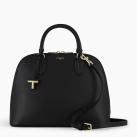 Image of <p>Sac à main (M) <strong>Le Tanneur Gisèle</strong> en cuir de vachette pleine fleur grainé. <br />Un sac "bugatti" moyen modèle avec charms "T" et marquage <strong>Le Tanneur</strong>. <br />Porté main, épaule ou croisé grâce à sa bandoulière ajustable