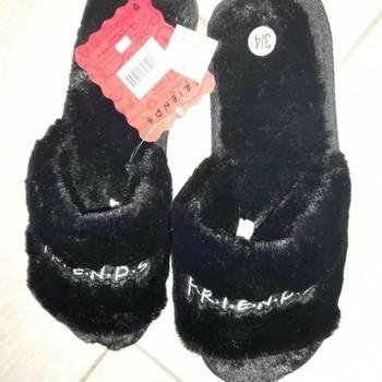 Image of Chaussons Friends Pantoufles Friends série TV neuves