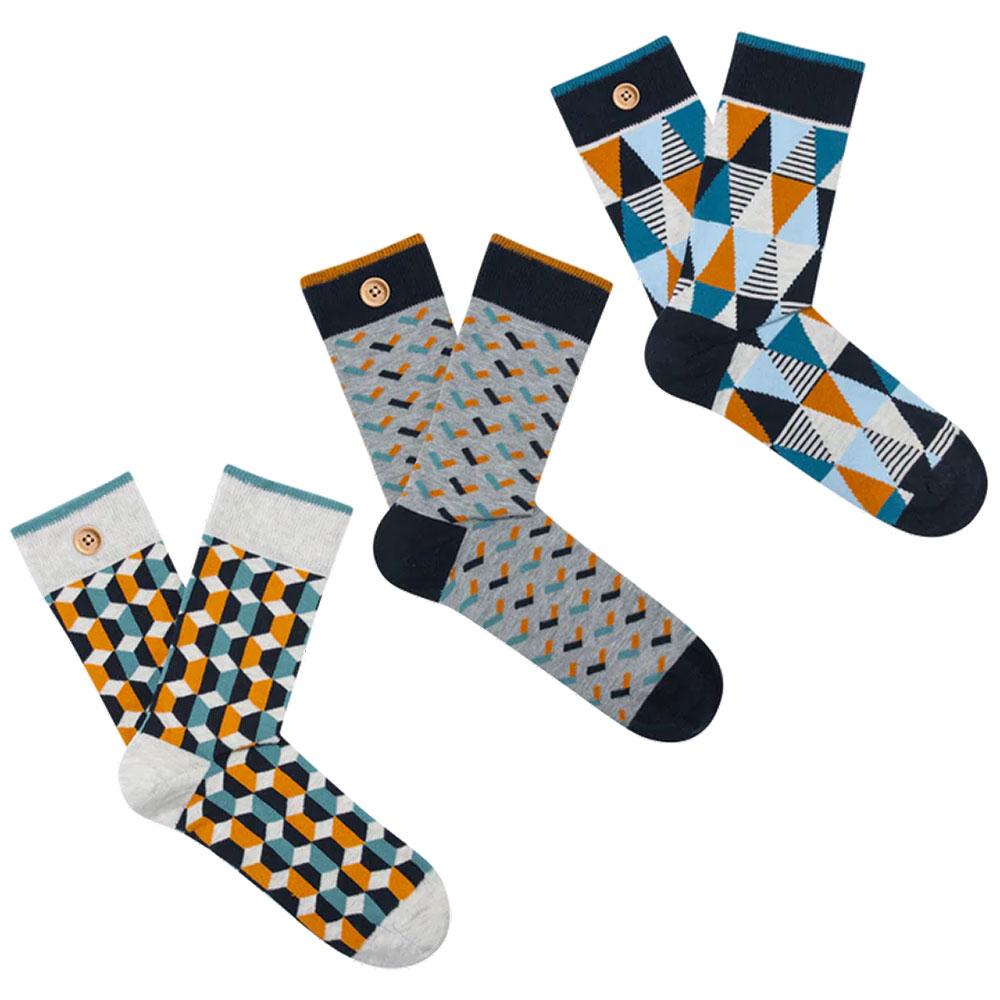 Image of <p>Coffret de <strong>3 paires de chaussettes</strong> Cabaïa pour homme <strong>taille 41/46</strong>. <br />Des motifs colorés et des imprimés exclusifs. <br />Elles sont douces, confortables, sentent bon et sont composées de coton bio.<br /><br /> Atta