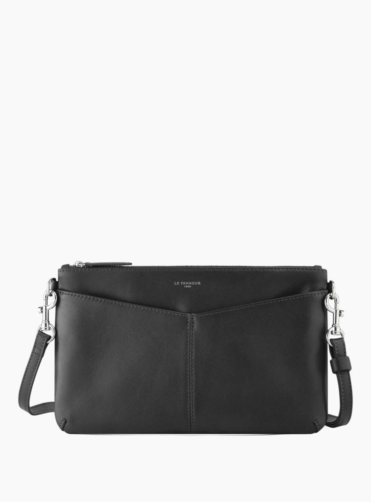 Image of <p>Jolie pochette en cuir souple de vachette pleine fleur à glisser dans son sac ou à porter façon trotteur avec sa bandoulière amovible et réglable en hauteur. <br />L'intérieur dispose d'une poche plate cousue à la doublure bleue, signature de la maison