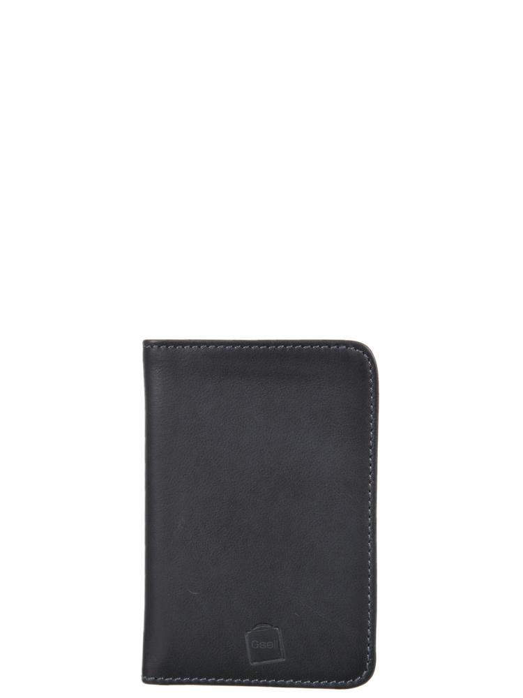 Image of <p>Porte-cartes pour homme en cuir de vachette par Gsell. <br />Il dispose de 4 emplacements au format carte de crédit complété de 12 autres en un support transparent et amovible.<br /> Deux poches plates pour vos reçus.<br />- Fabriqué en France.<br />No