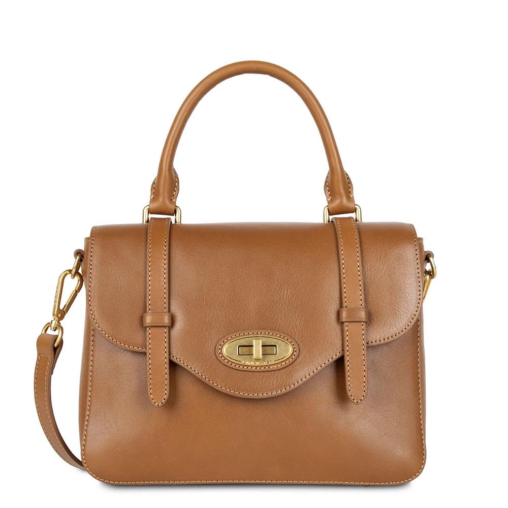 Image of <p>Sac à main <strong>Lancaster Légende</strong> en cuir. <br />Il contient une poche zippée et deux poches plates. <br />Poche zippée au dos.<br /> Bandoulière ajustable amovible. <br />Nos photographies sont retouchées. La retouche d'image n'altère en r