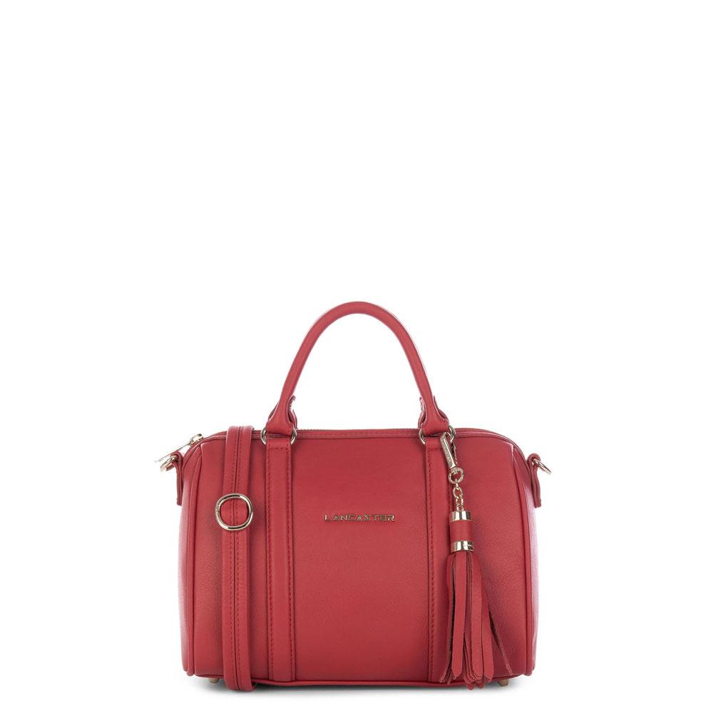 Image of <p>Sac bowling Lancaster (taille M) en cuir de vachette pleine fleur.<br />Doublé de toile suédine, il est équipé de trois poches plates dont une zippée et d'une poche téléphone.<br /><br /> A l'extérieur, une bandoulière ajustable et amovible pour le met